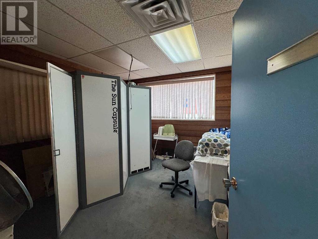 Photo 9 of 5033 50 Avenue, Ponoka AB