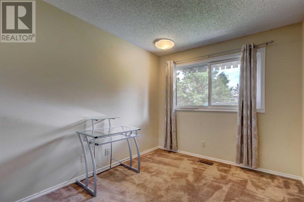 Single Family House for Sale in  Oakmount Way SW Oakridge Calgary 