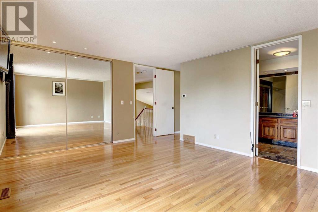 Single Family House for Sale in  Oakmount Way SW Oakridge Calgary 