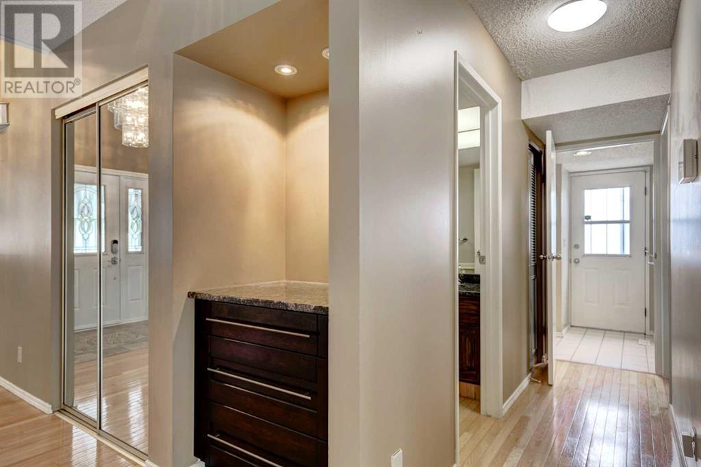 Single Family House for Sale in  Oakmount Way SW Oakridge Calgary 