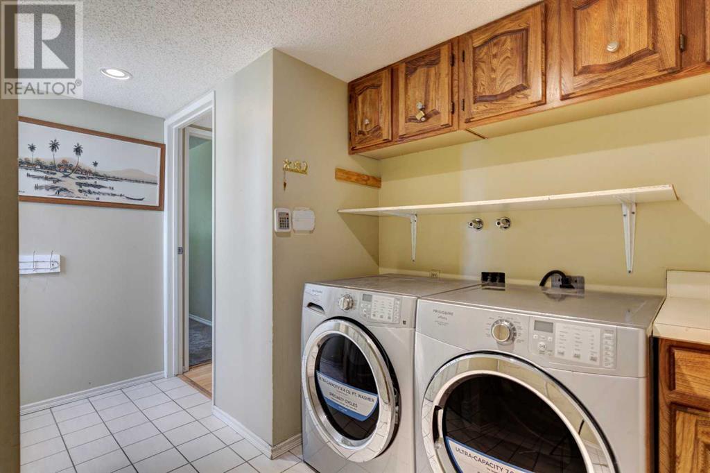 Single Family House for Sale in  Oakmount Way SW Oakridge Calgary 