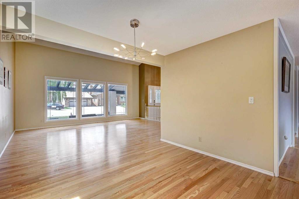 Single Family House for Sale in  Oakmount Way SW Oakridge Calgary 