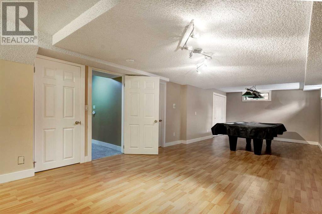 Single Family House for Sale in  Oakmount Way SW Oakridge Calgary 