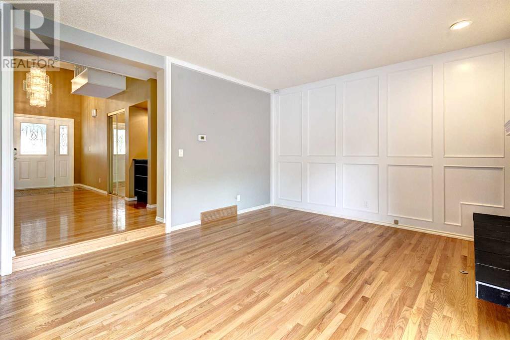Single Family House for Sale in  Oakmount Way SW Oakridge Calgary 