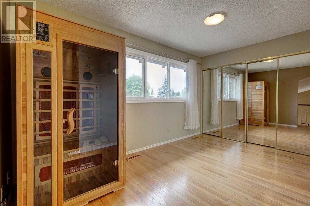 Single Family House for Sale in  Oakmount Way SW Oakridge Calgary 