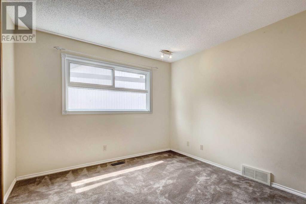 Single Family House for Sale in  Oakmount Way SW Oakridge Calgary 