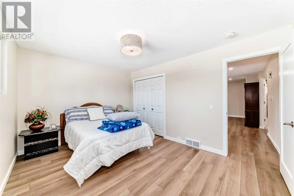 Single Family House for Sale in  Southdale Road SW Southwood Calgary 