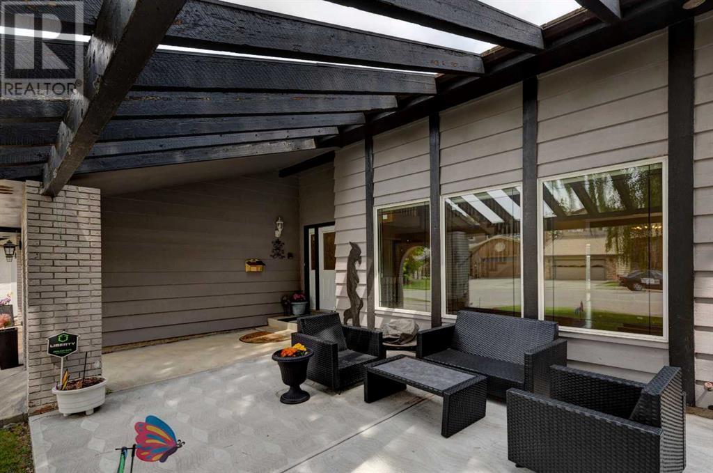 Single Family House for Sale in  Oakmount Way SW Oakridge Calgary 