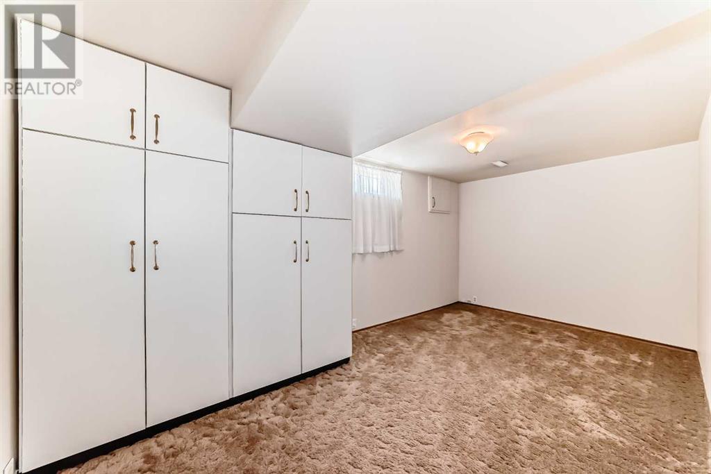 Single Family House for Sale in  Southdale Road SW Southwood Calgary 