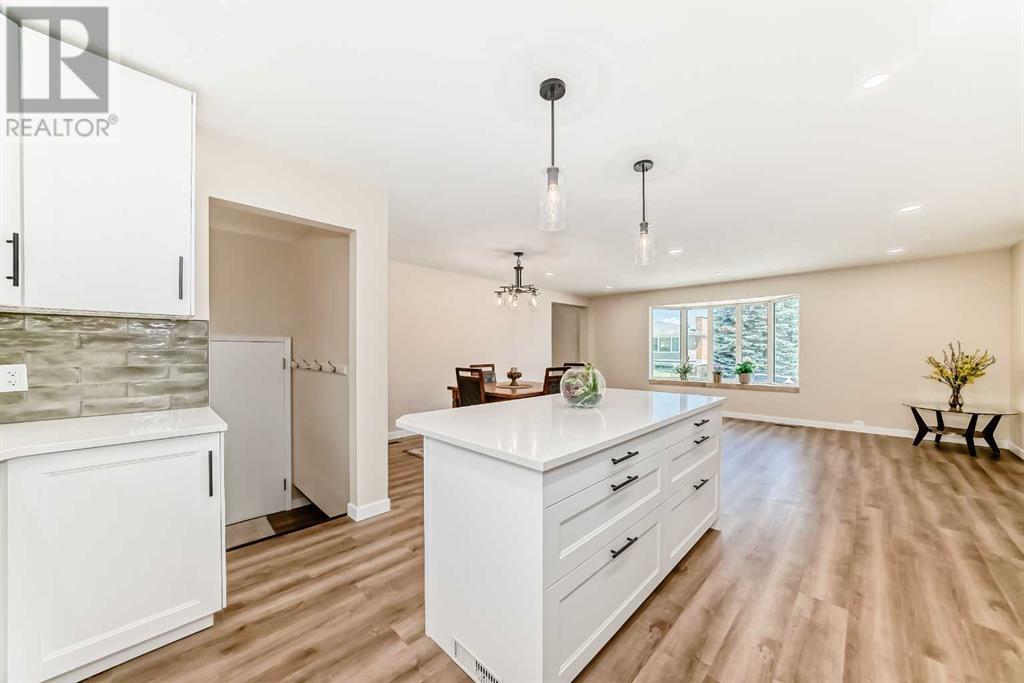 Single Family House for Sale in  Southdale Road SW Southwood Calgary 