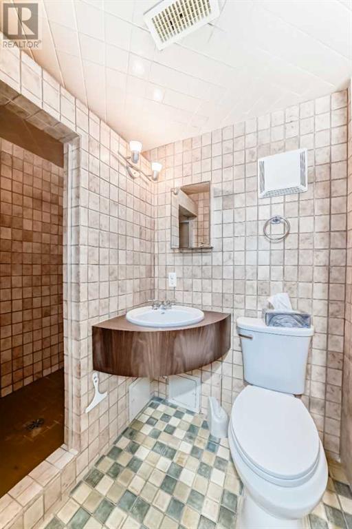 Single Family House for Sale in  Southdale Road SW Southwood Calgary 