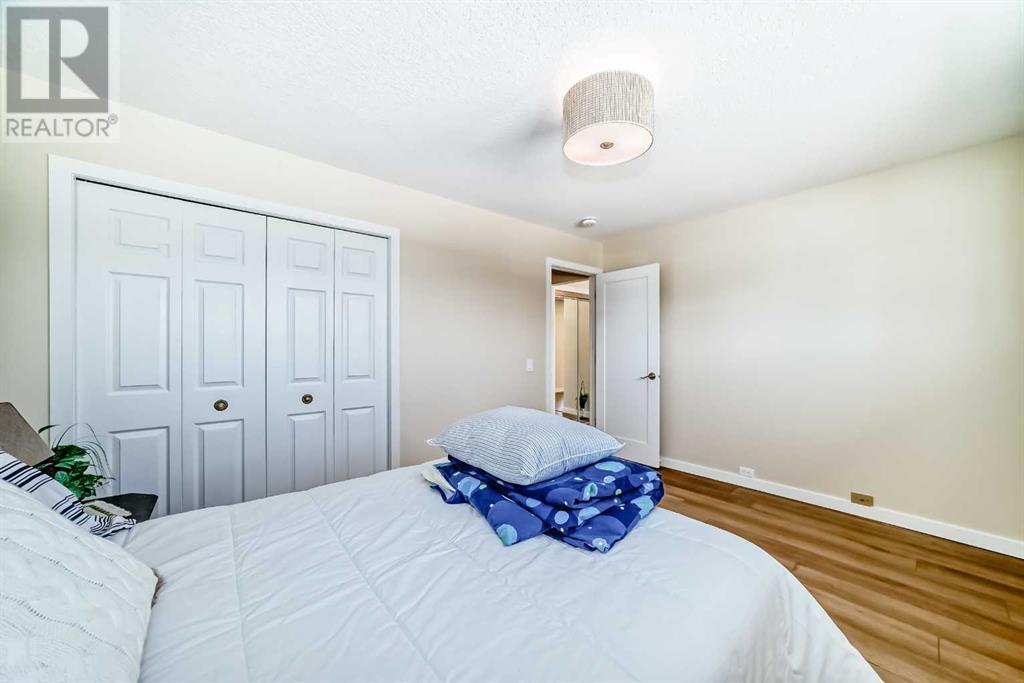 Single Family House for Sale in  Southdale Road SW Southwood Calgary 
