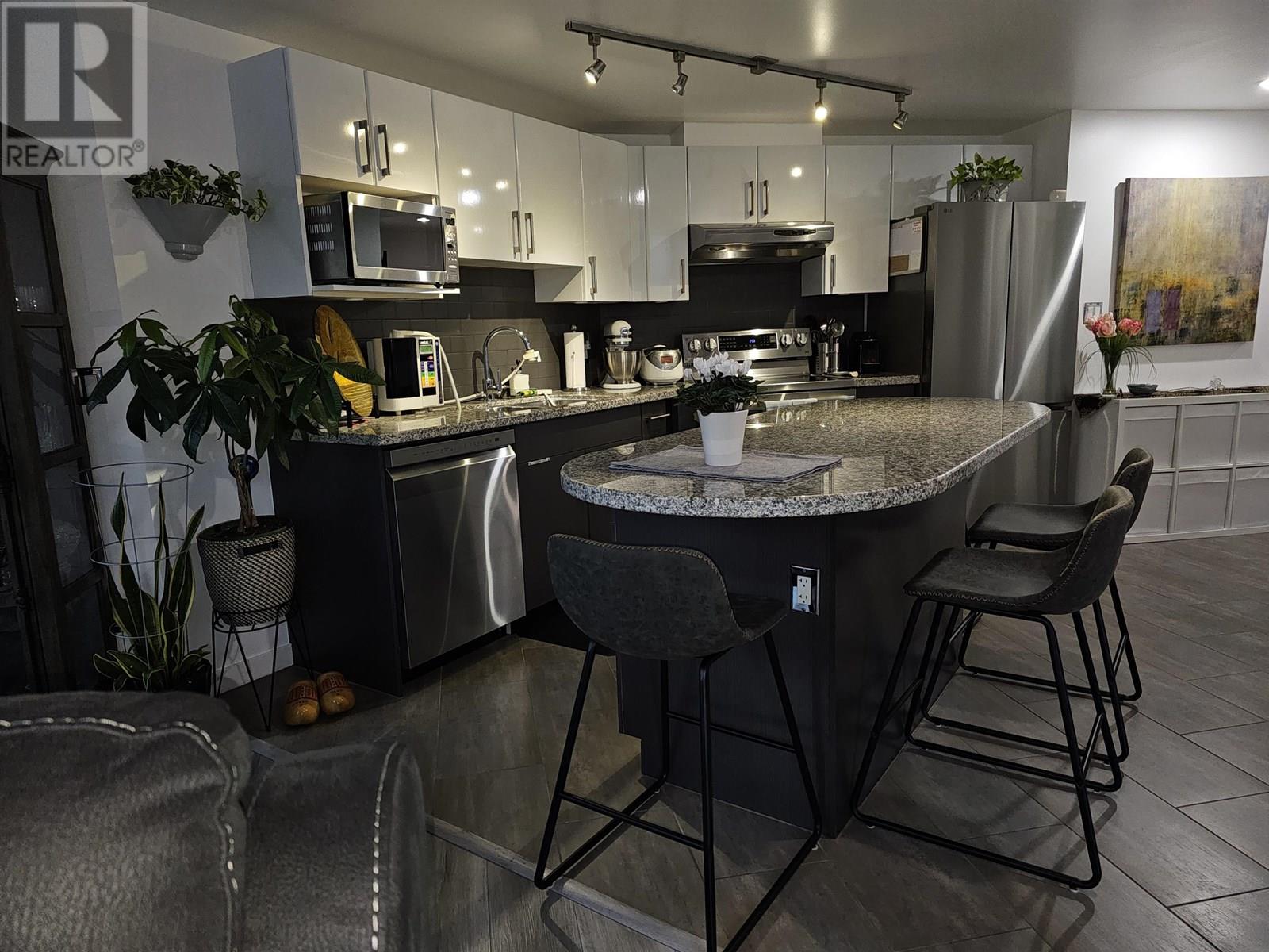 Photo 1 of 404 14 Begbie Street, New Westminster BC