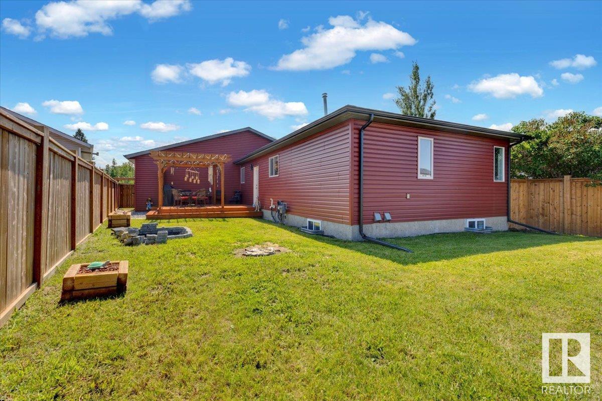 Photo 13 of 56 Lunnon Dr, Gibbons AB