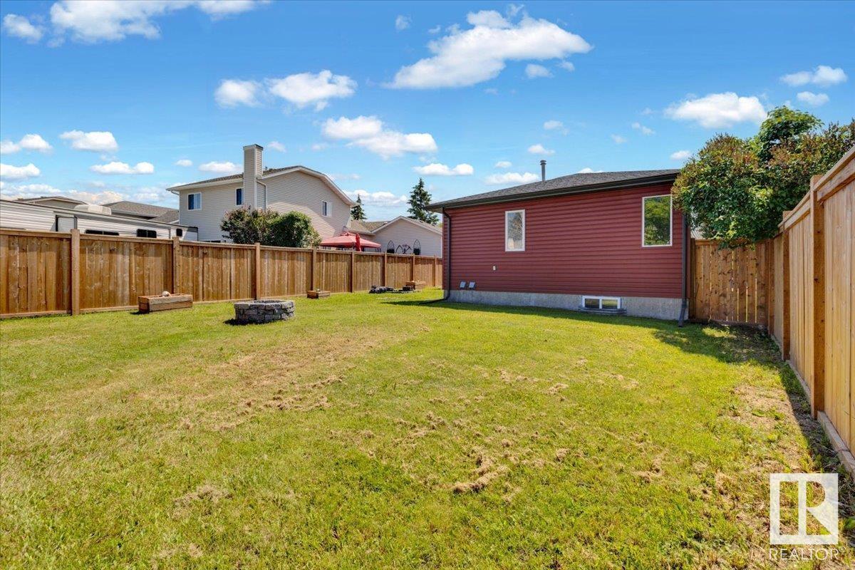 Photo 18 of 56 Lunnon Dr, Gibbons AB