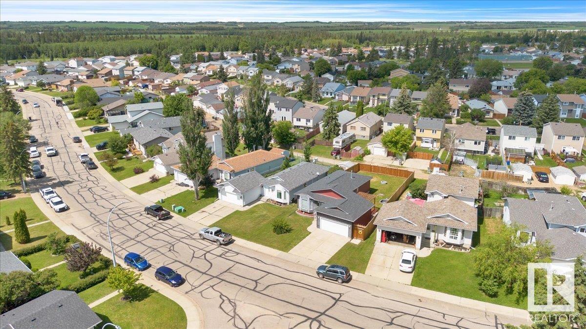 Photo 32 of 56 Lunnon Dr, Gibbons AB