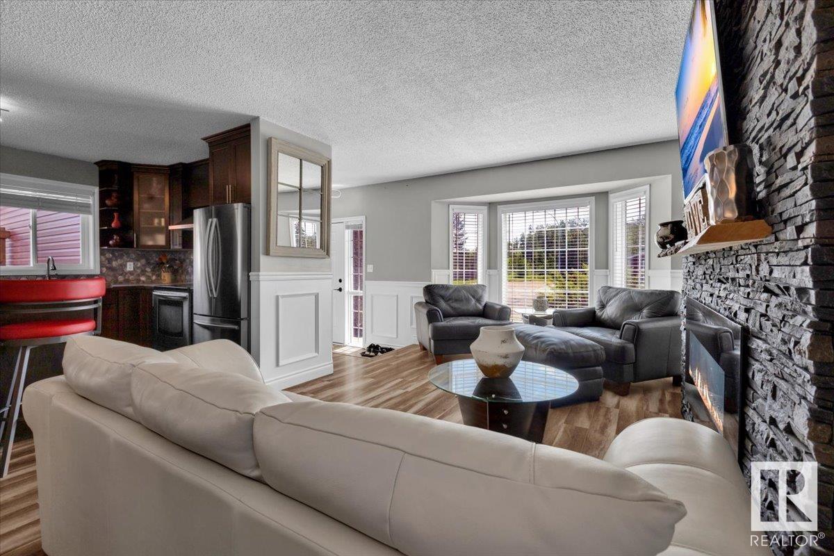 Photo 53 of 56 Lunnon Dr, Gibbons AB