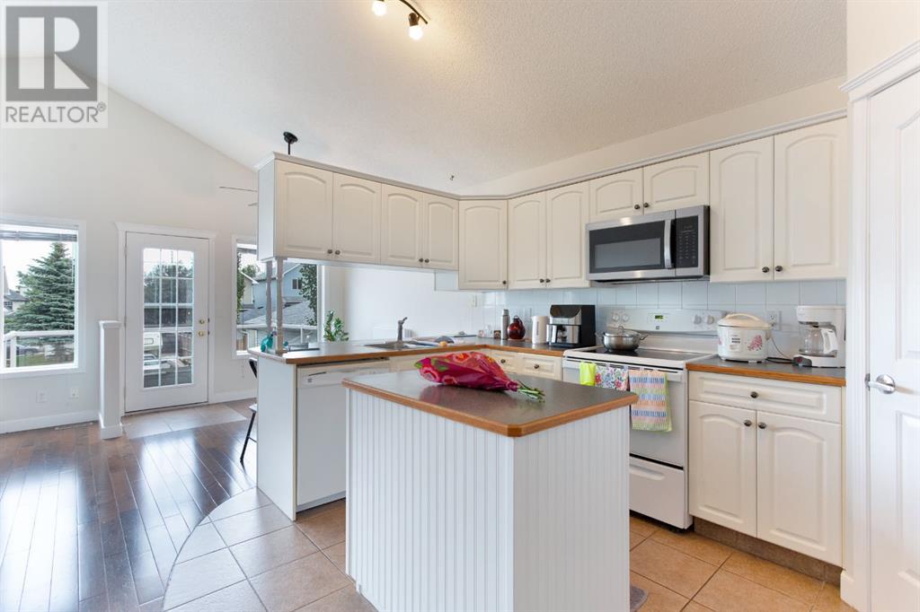 Single Family House Bi-level for Sale in  Hidden Ranch Road Hidden Valley Calgary 