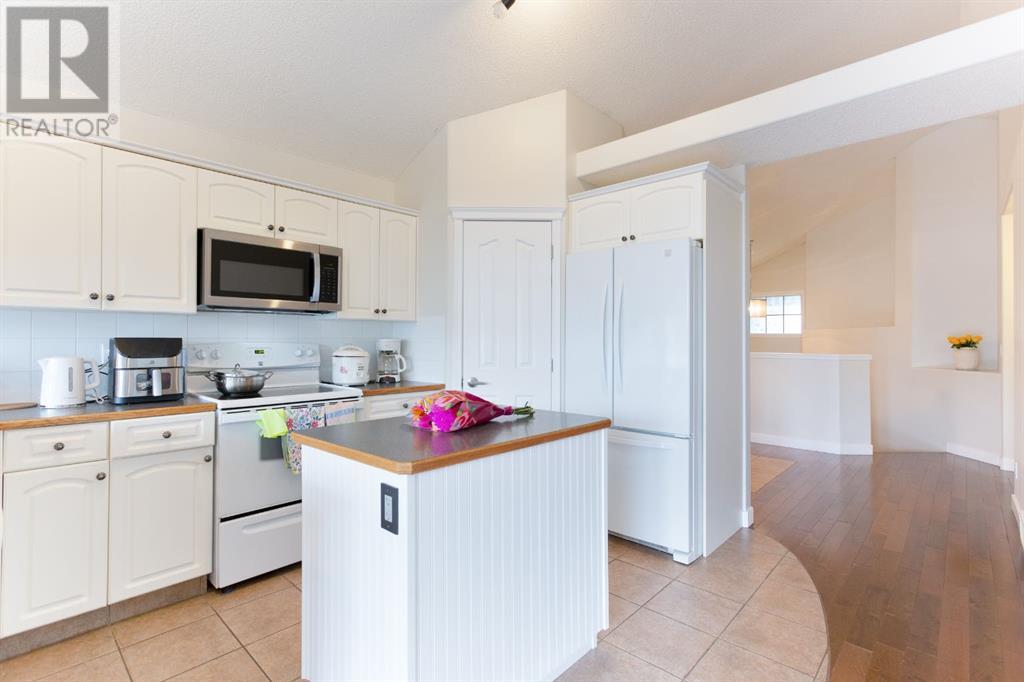 Single Family House Bi-level for Sale in  Hidden Ranch Road Hidden Valley Calgary 