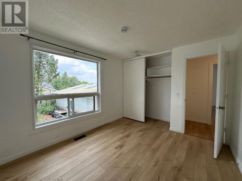 Single Family House Bungalow for Sale in  Macewan Drive NW MacEwan Glen Calgary 