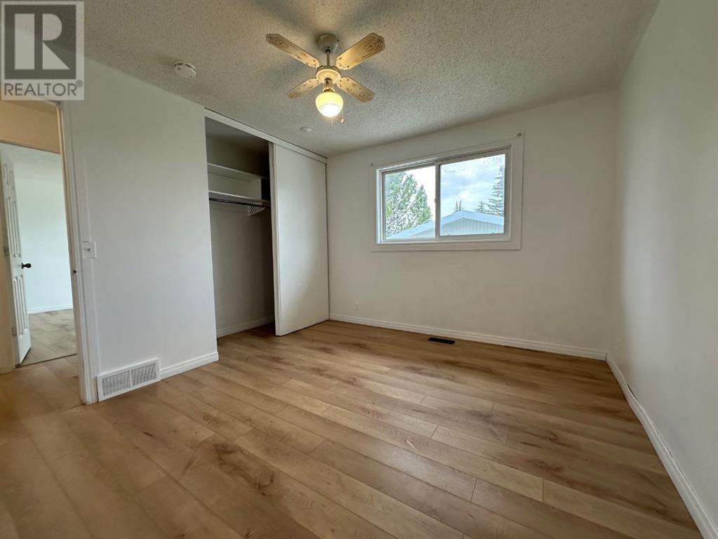 Single Family House Bungalow for Sale in  Macewan Drive NW MacEwan Glen Calgary 