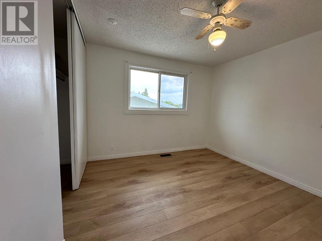 Single Family House Bungalow for Sale in  Macewan Drive NW MacEwan Glen Calgary 