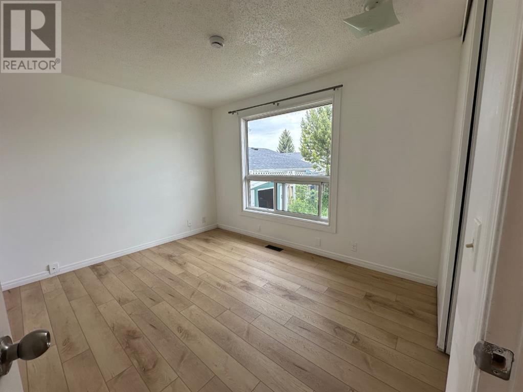 Single Family House Bungalow for Sale in  Macewan Drive NW MacEwan Glen Calgary 