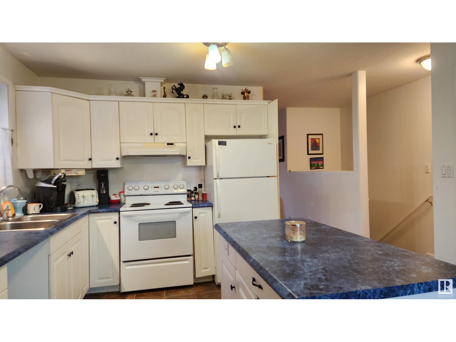 5122 59 AV - Photo 5 of 33, Elk Point, Alberta