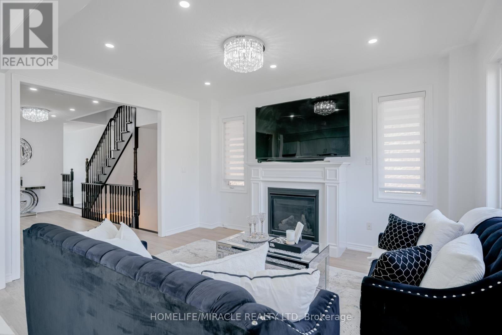Photo 17 of 69 Sutcliffe Way, New Tecumseth ON