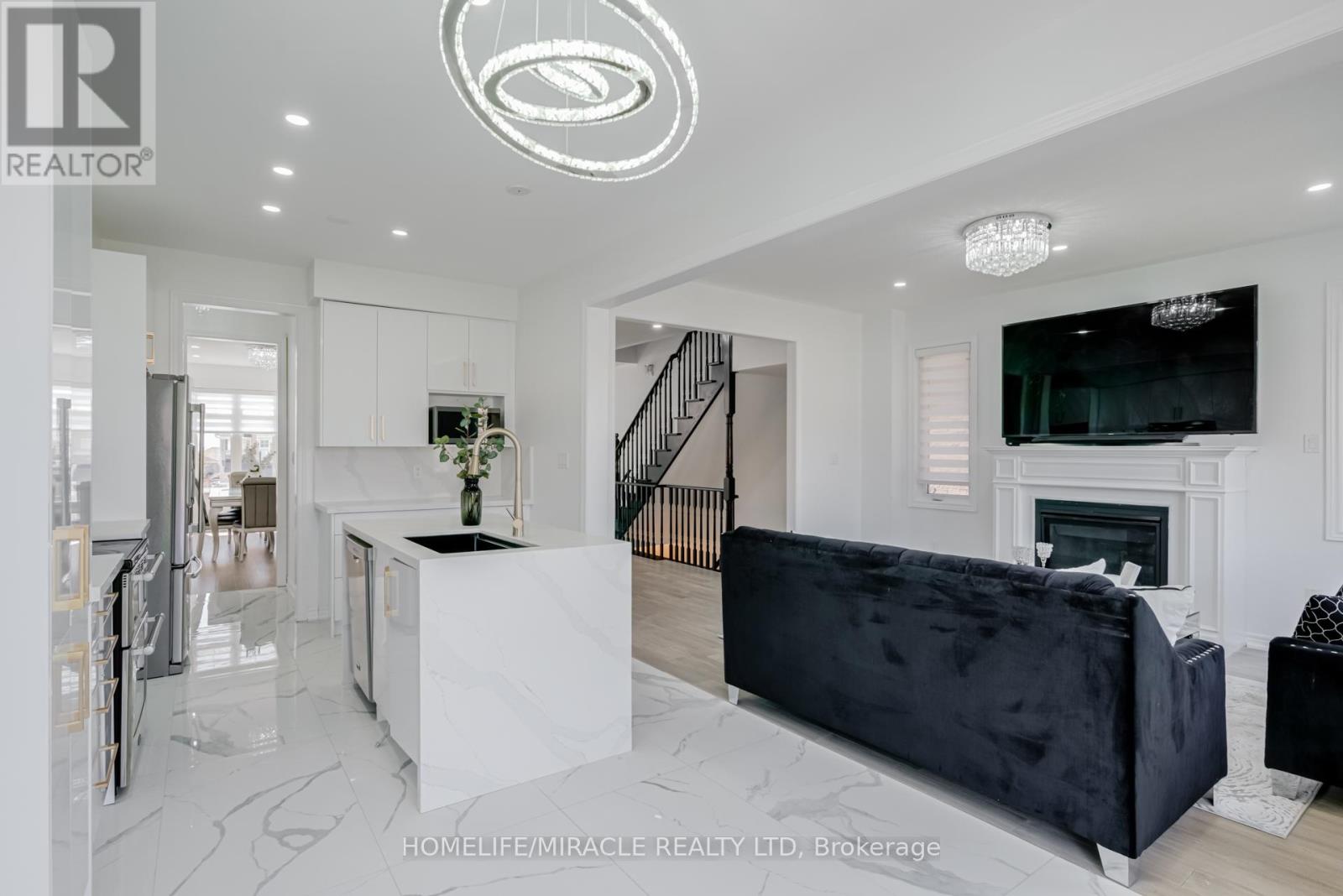 Photo 6 of 69 Sutcliffe Way, New Tecumseth ON