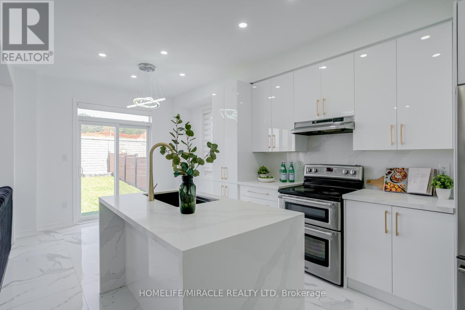 Photo 25 of 69 Sutcliffe Way, New Tecumseth ON