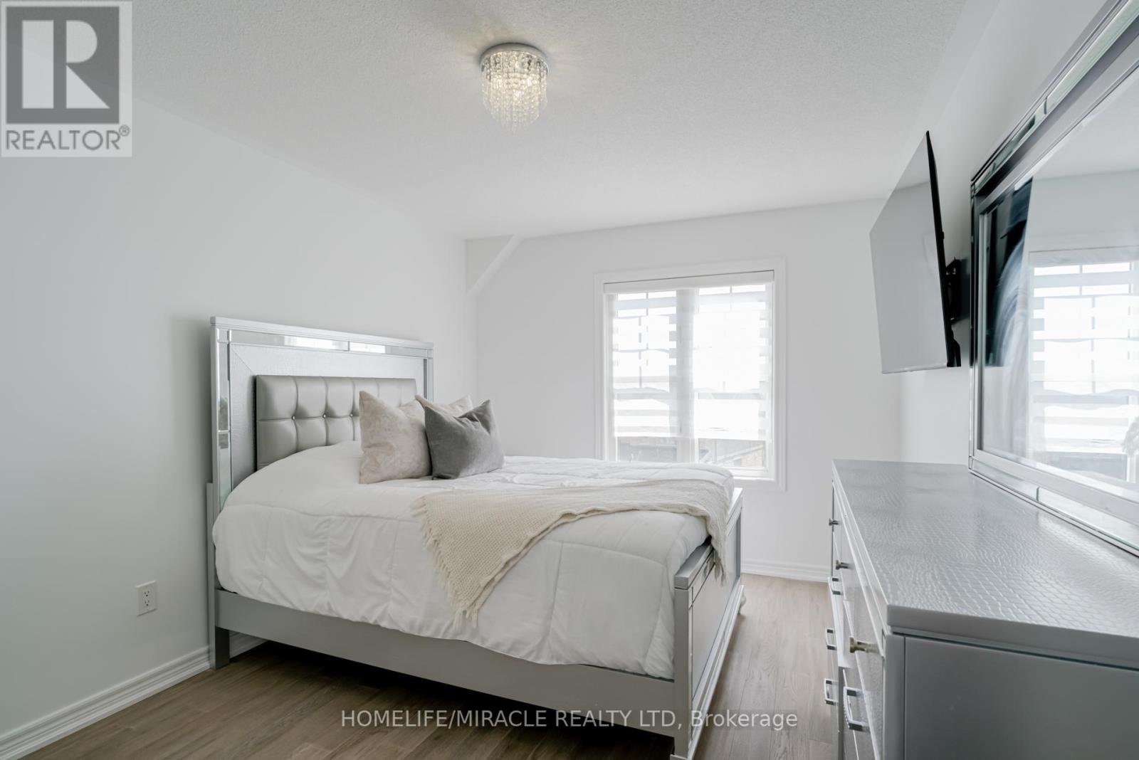 Photo 8 of 69 Sutcliffe Way, New Tecumseth ON