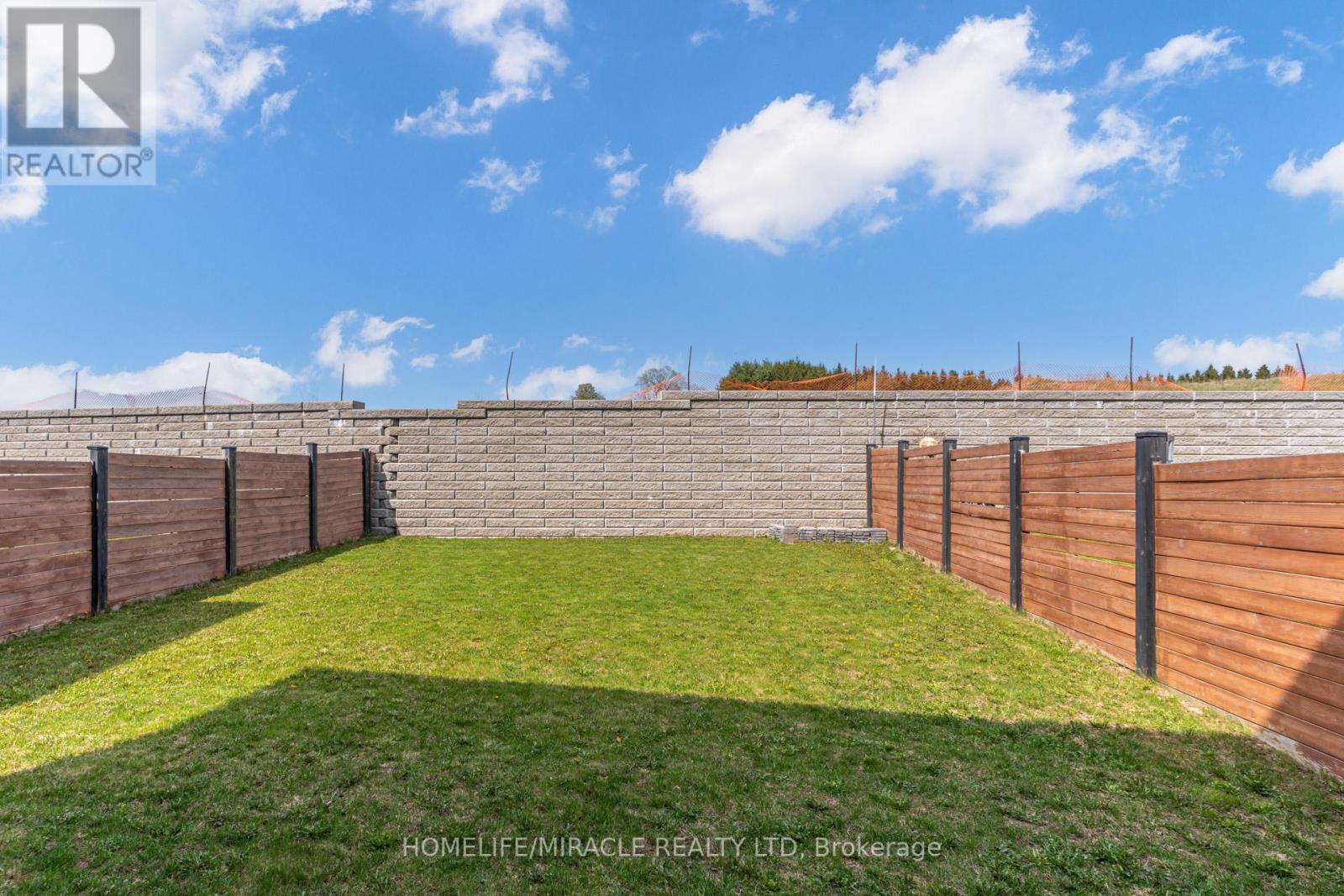 Photo 4 of 69 Sutcliffe Way, New Tecumseth ON