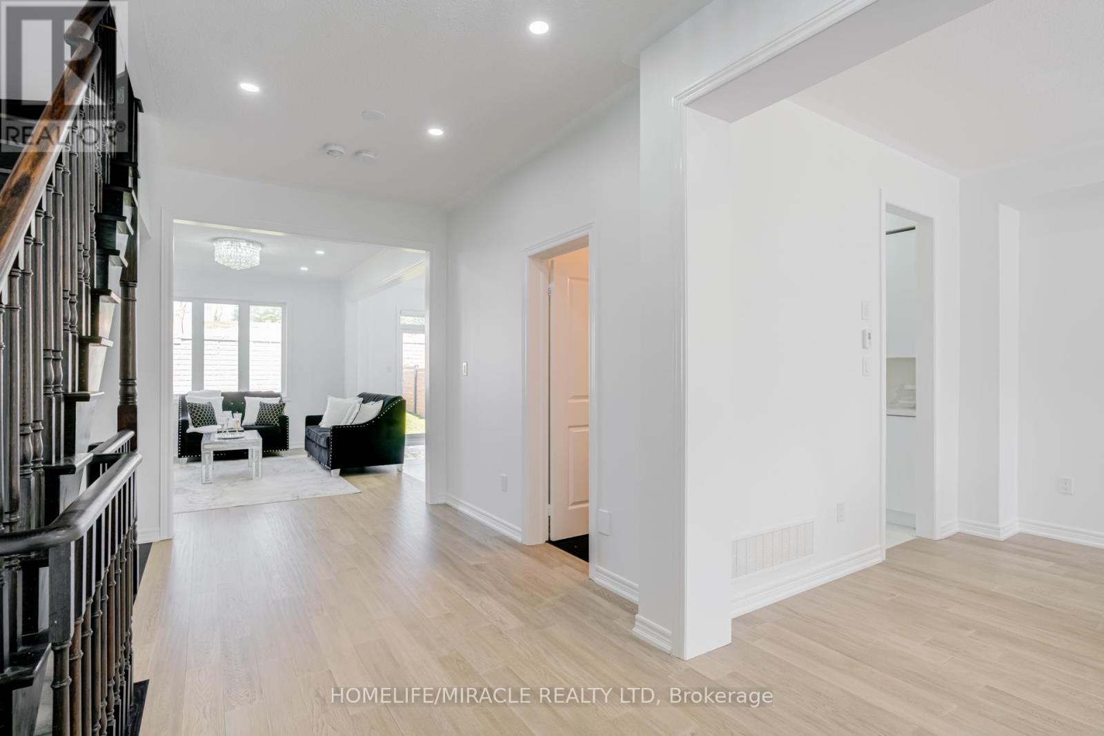 Photo 45 of 69 Sutcliffe Way, New Tecumseth ON