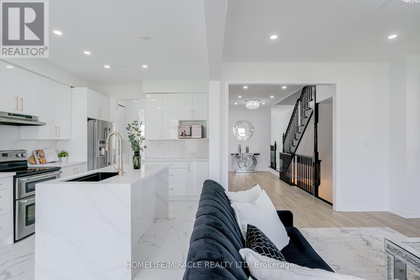 Photo 18 of 69 Sutcliffe Way, New Tecumseth ON