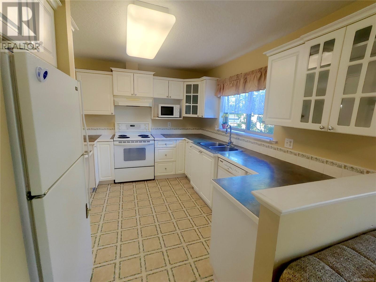 #2 1809 MCKENZIE AVE - Image 11