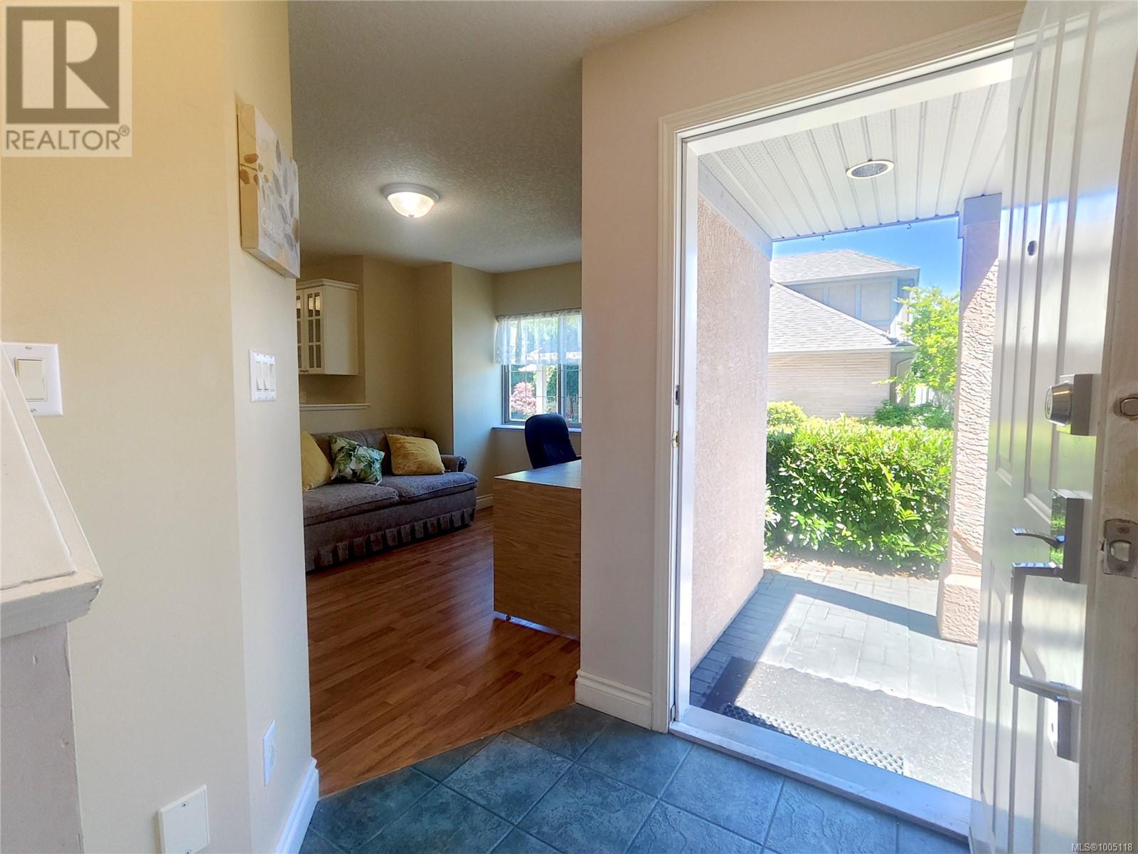 #2 1809 MCKENZIE AVE - Image 14