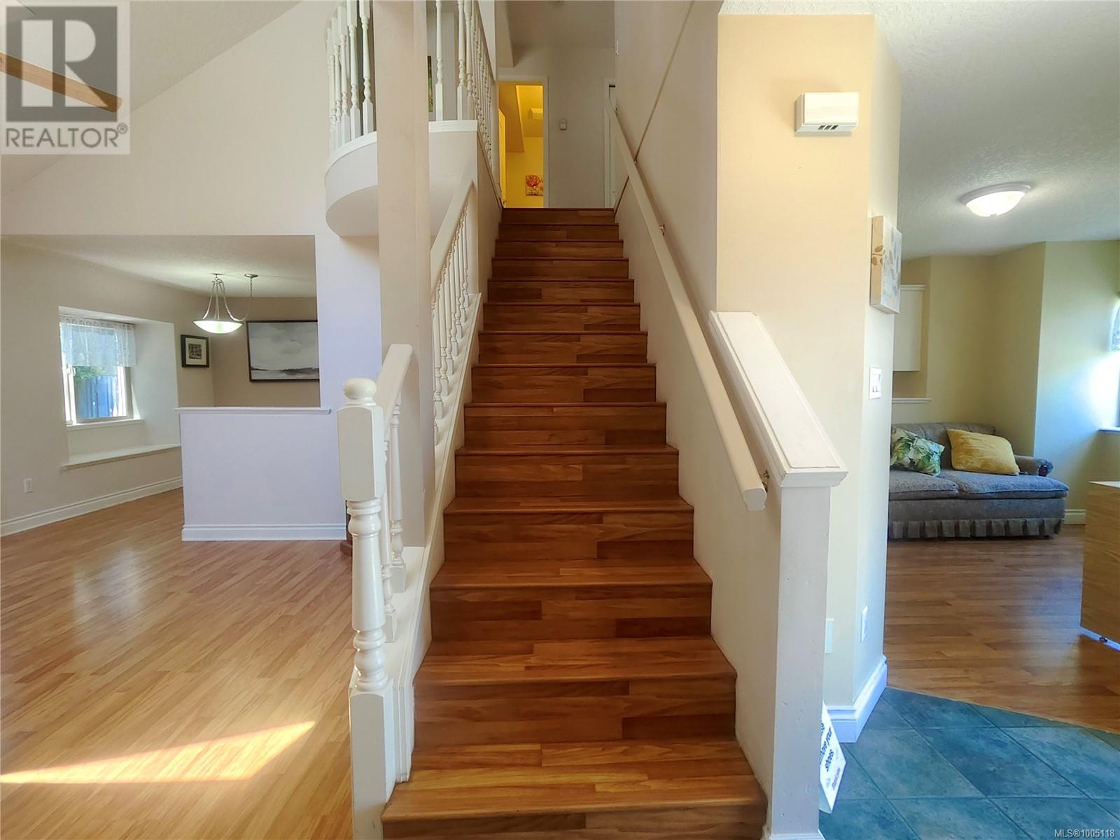 #2 1809 MCKENZIE AVE - Image 15