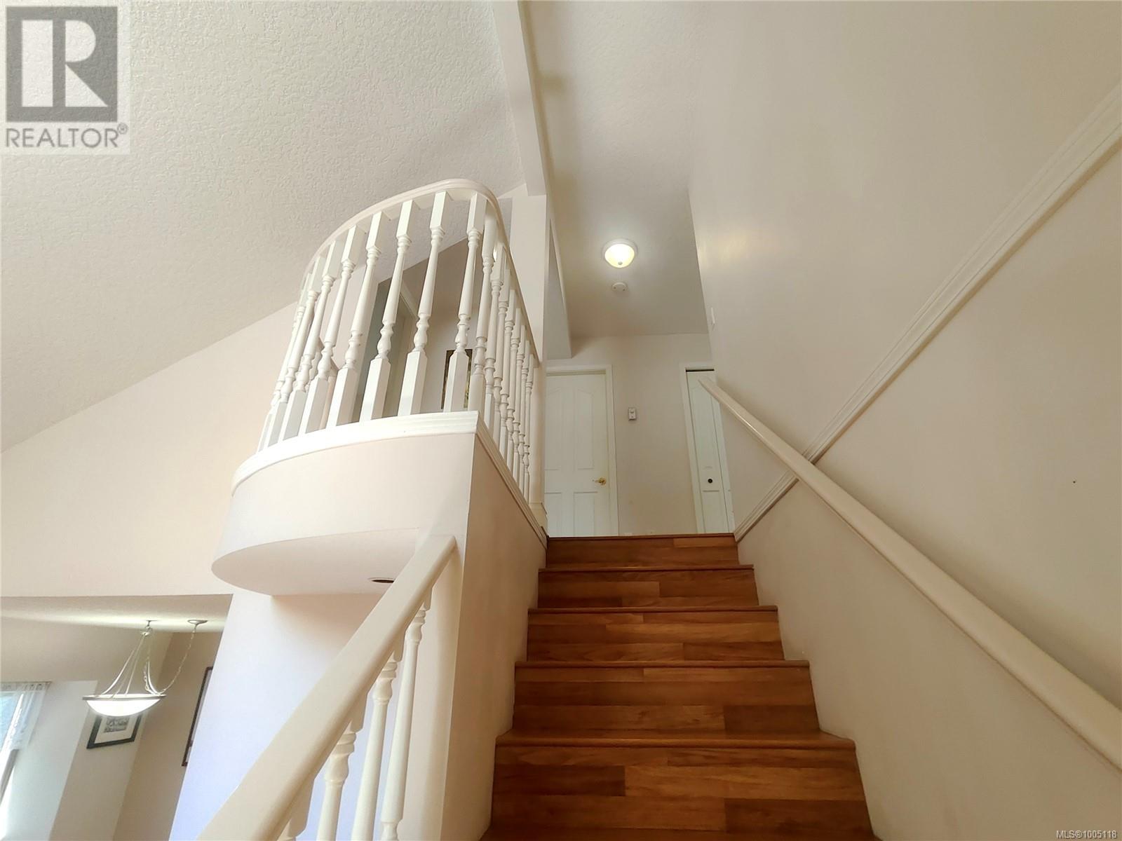 #2 1809 MCKENZIE AVE - Image 16