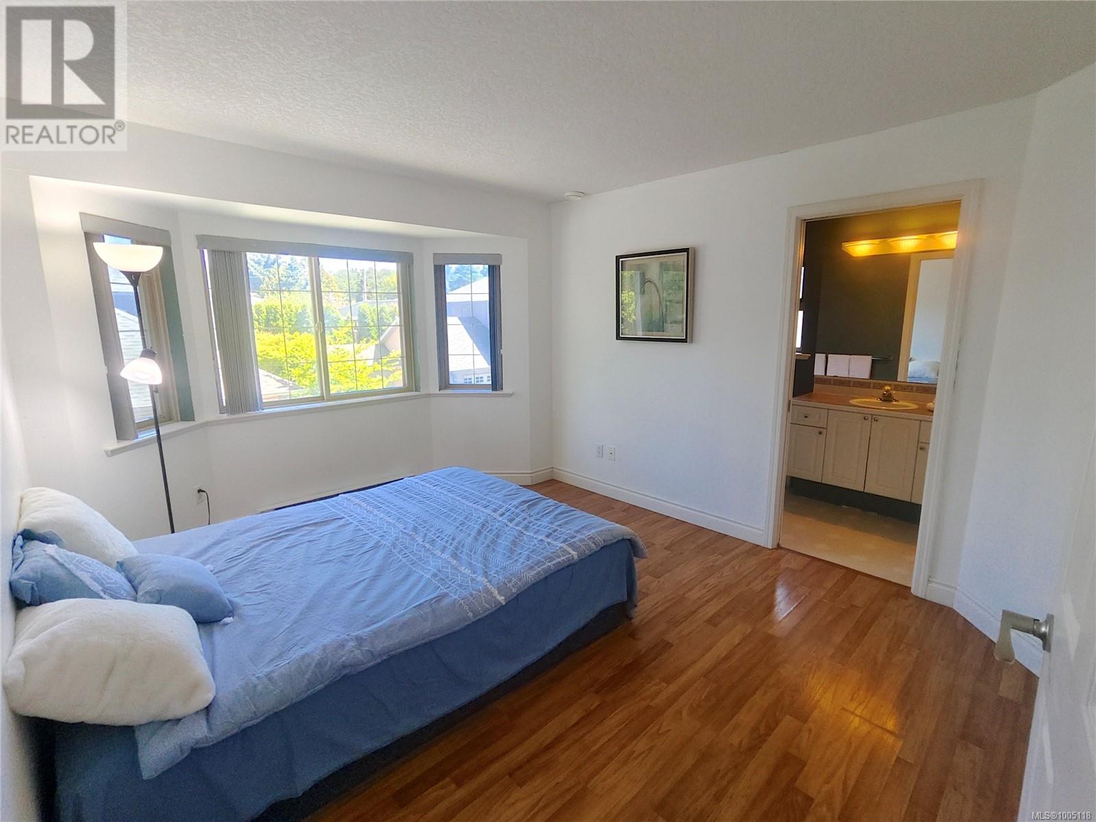 #2 1809 MCKENZIE AVE - Image 17