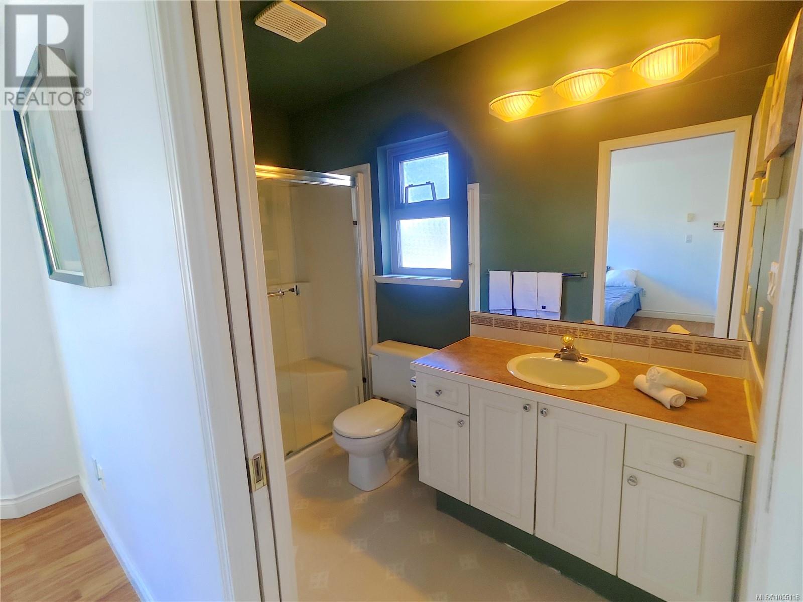 #2 1809 MCKENZIE AVE - Image 18