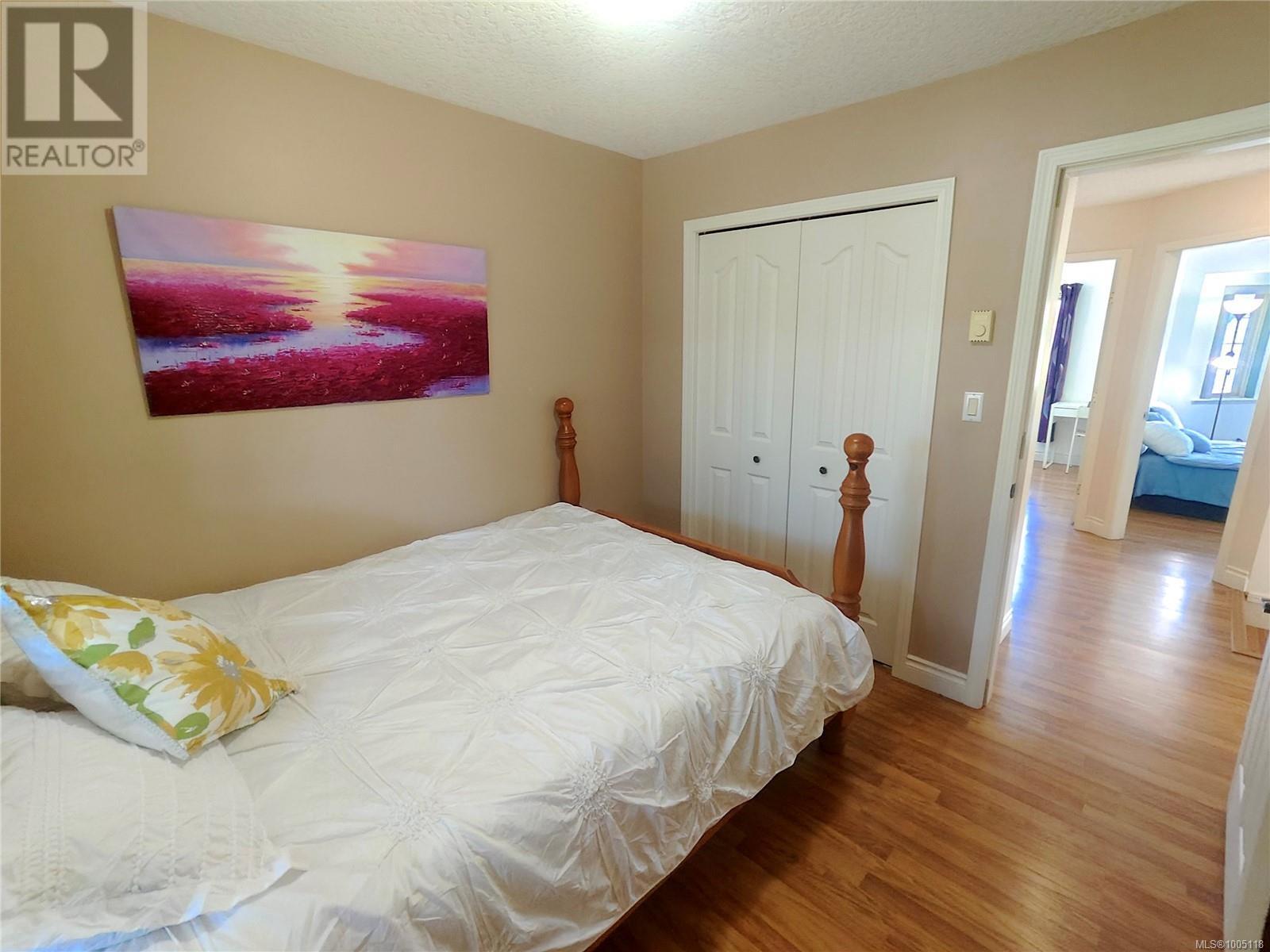 #2 1809 MCKENZIE AVE - Image 20