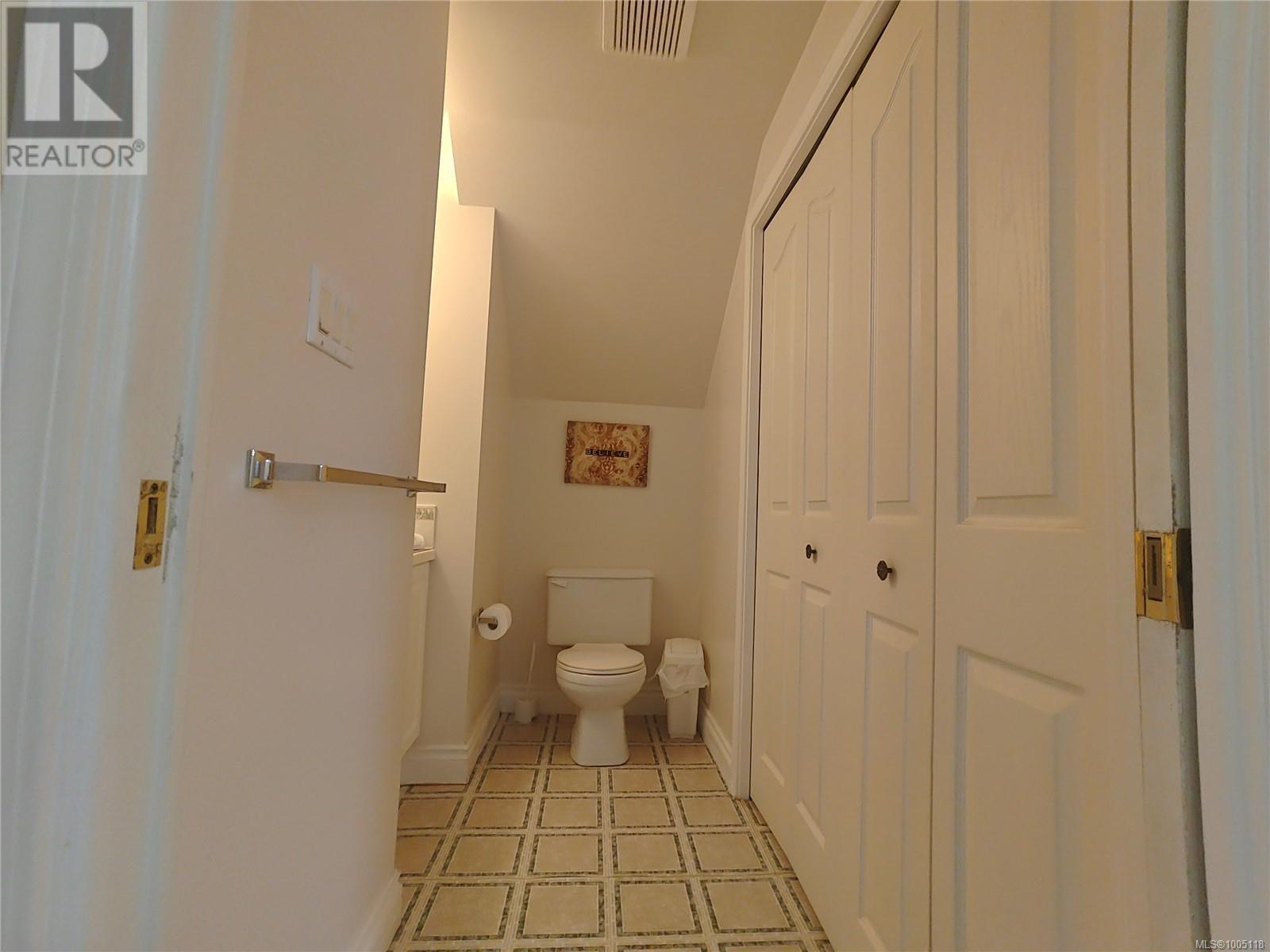#2 1809 MCKENZIE AVE - Image 21