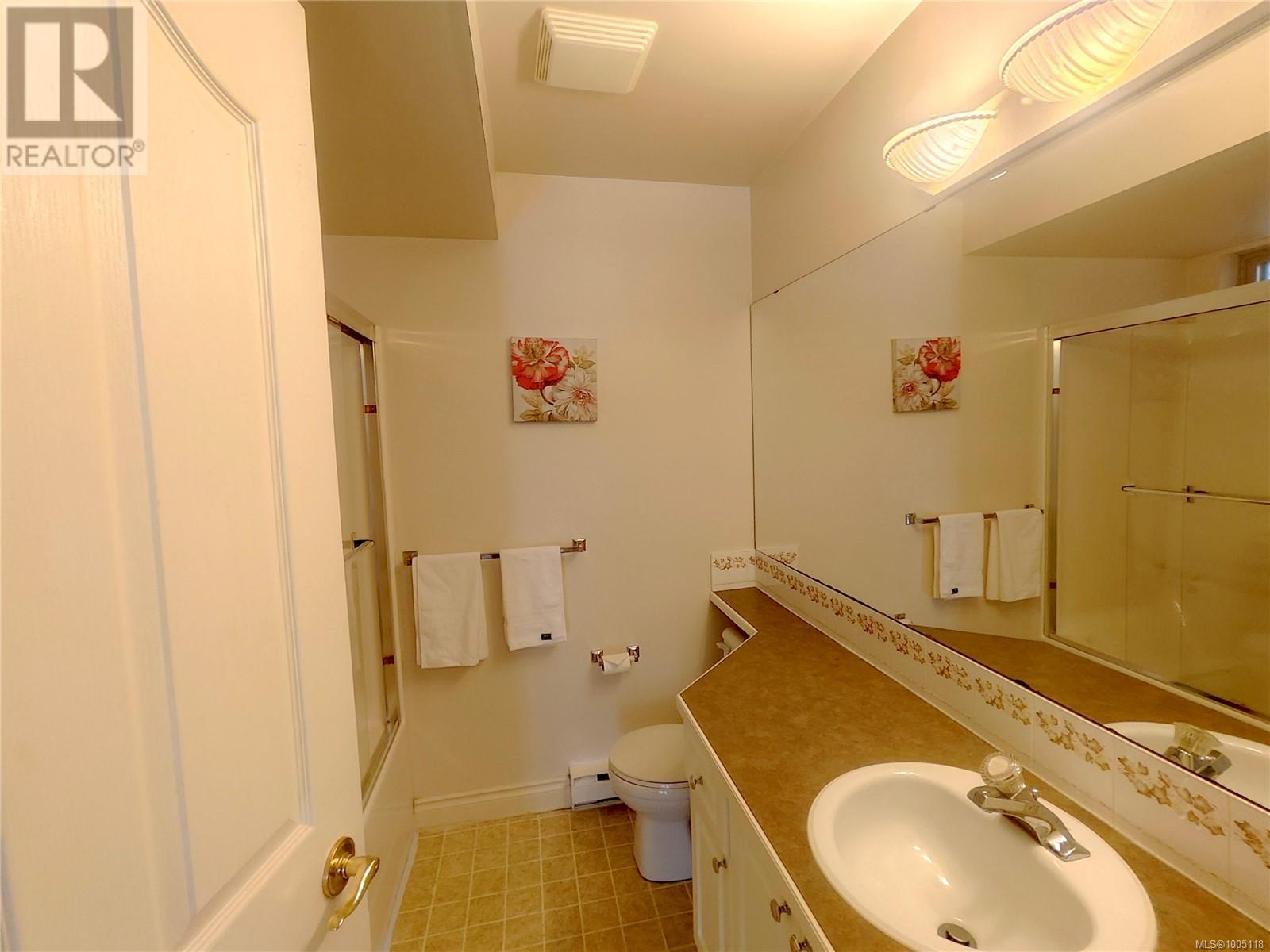 #2 1809 MCKENZIE AVE - Image 22