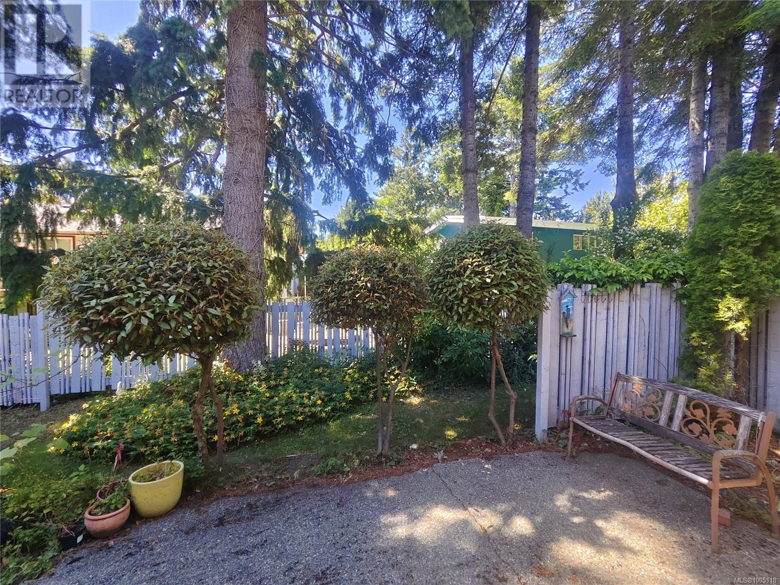 #2 1809 MCKENZIE AVE - Image 23