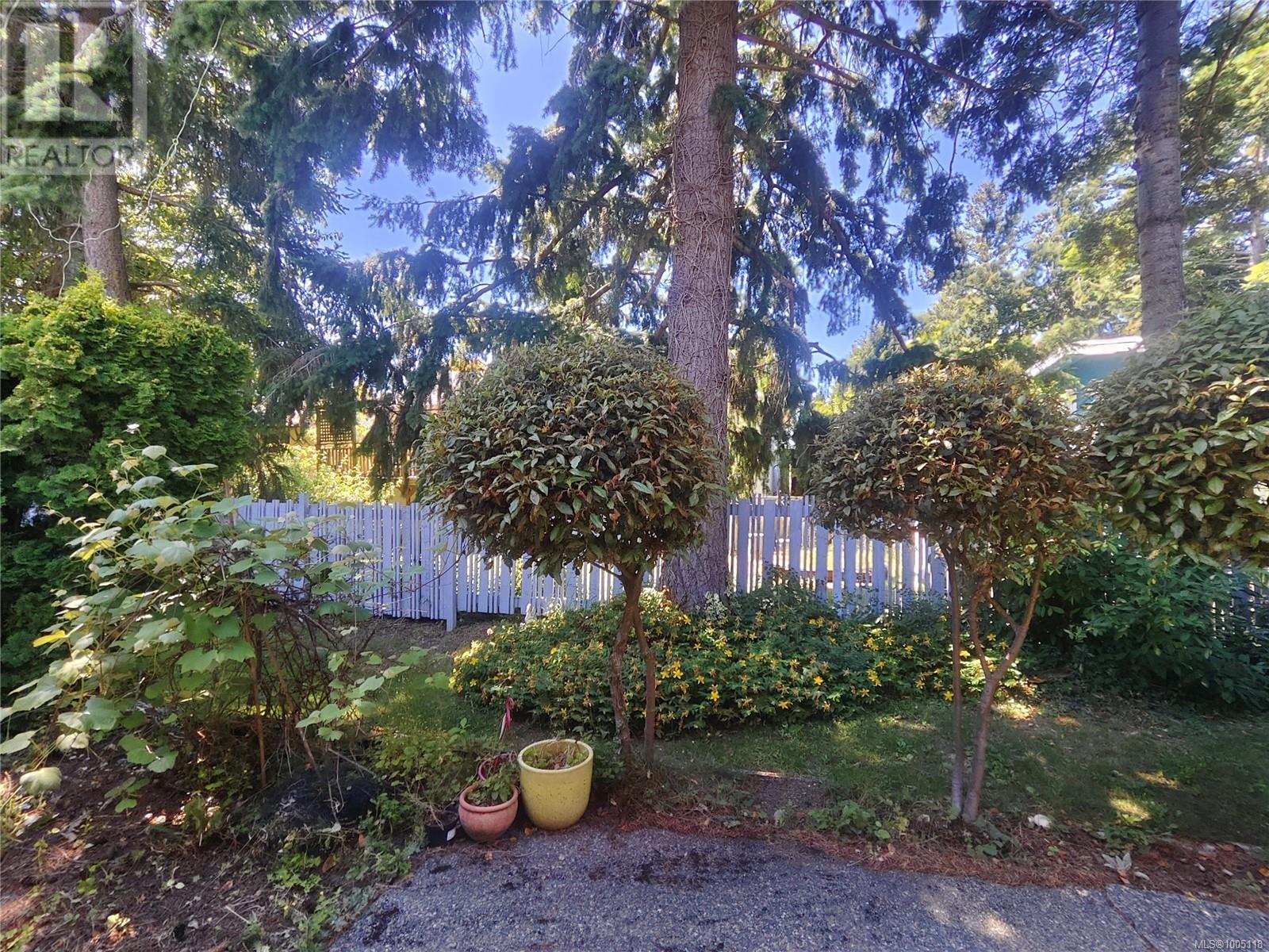 #2 1809 MCKENZIE AVE - Image 24