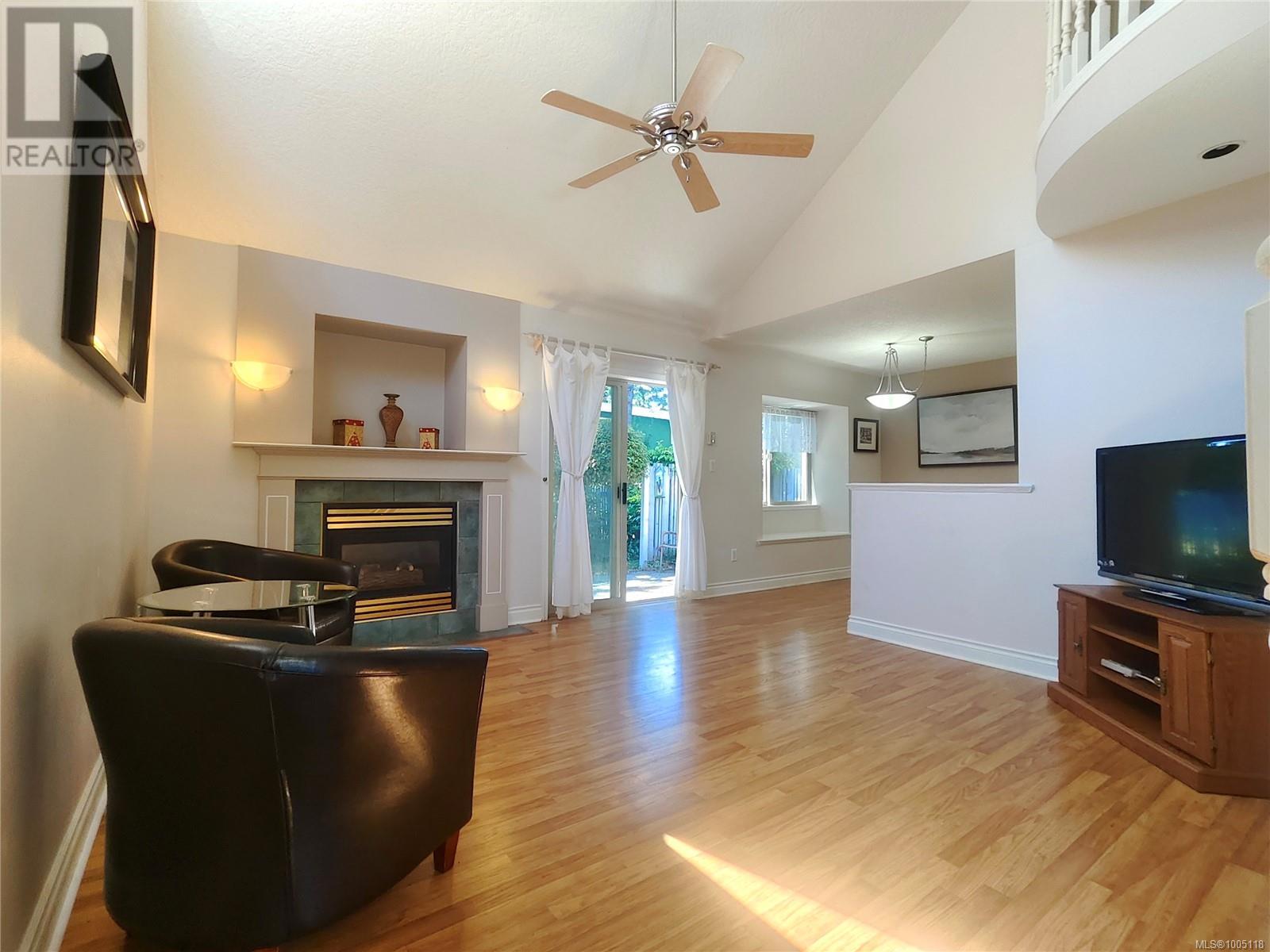#2 1809 MCKENZIE AVE - Image 3