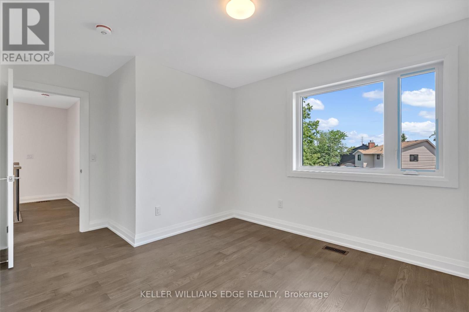 Photo 6 of 4 2154 Walkers Line, Burlington ON