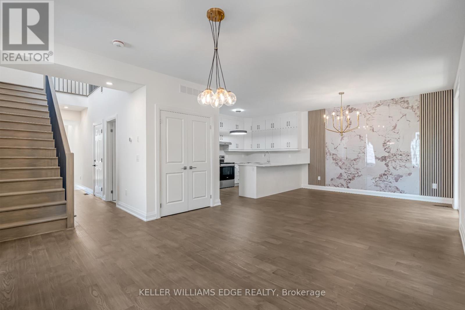 Photo 11 of 4 2154 Walkers Line, Burlington ON