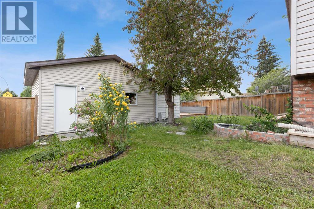 Single Family House Bi-level for Sale in  Ranchero Rise NW Ranchlands Calgary 